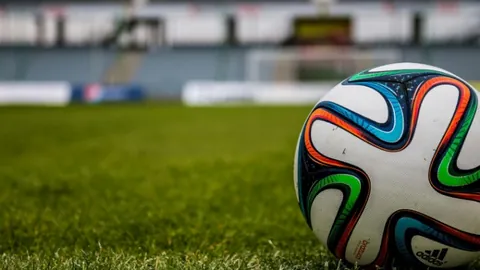 中泰携手缅甸共同截断边境异常通讯网络，联合打击跨国电信诈骗犯罪活动。